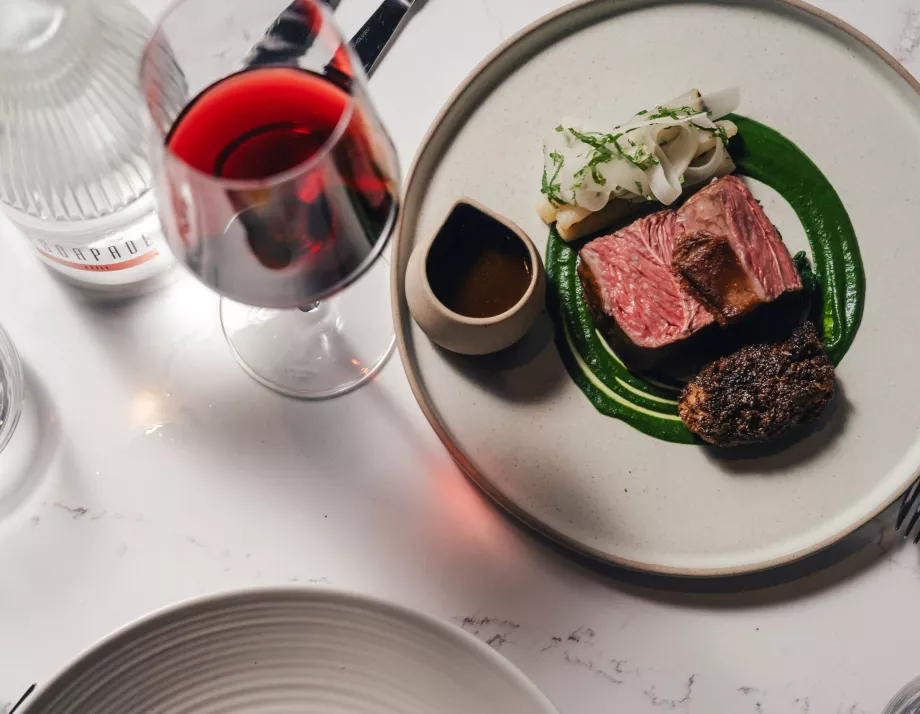 Dinner, Bed & Breakfast 